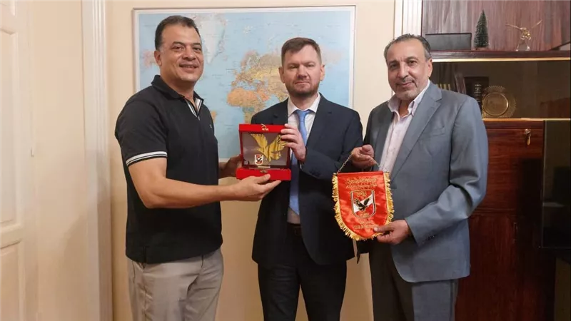 إشادة واسعة بجهود القنصل الروسي في تسهيل مشاركة الأهلي بالبطولة الدولية 