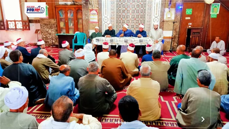 مدير أوقاف الفيوم يعقد اجتماعًا بأئمة والعاملين بإدارات سنورس أول وثانٍ وطامية