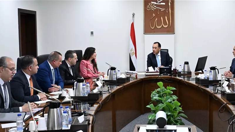 رئيس الوزراء يستعرض استراتيجية تطوير مدن الساحل الشمالي الغربي