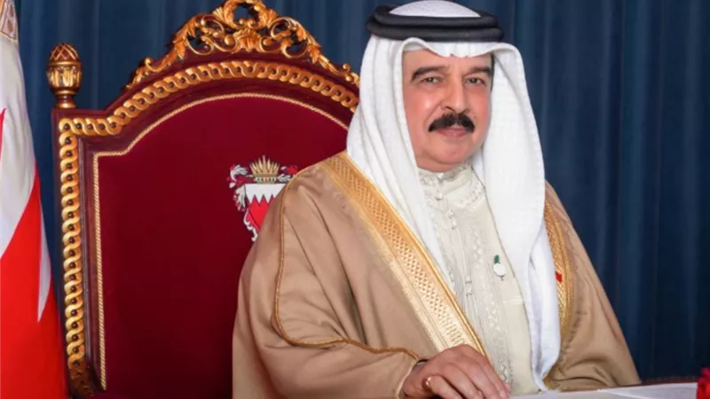 ملك البحرين يصل مصر في زيارة رسمية لإجراء مباحثات مع الرئيس السيسي