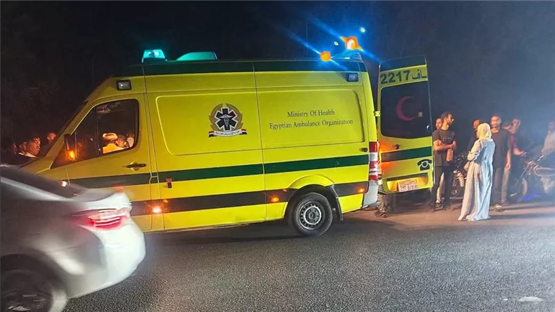 إصابة 5 أشخاص في حادث انقلاب سيارة ميكروباص بطريق فاقوس الصاحلية 