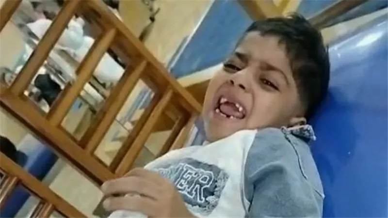 استغاثة أب من المنيا لإنقاذ نجله مالك.. مرض عضلي نادر وحقنة بـ3 ملايين دولار