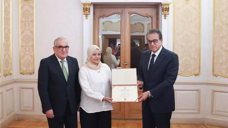 وزير الصحة يكرم بطلات تمريض مدينة نصر بعد إنقاذ المرضى خلال حريق العيادات