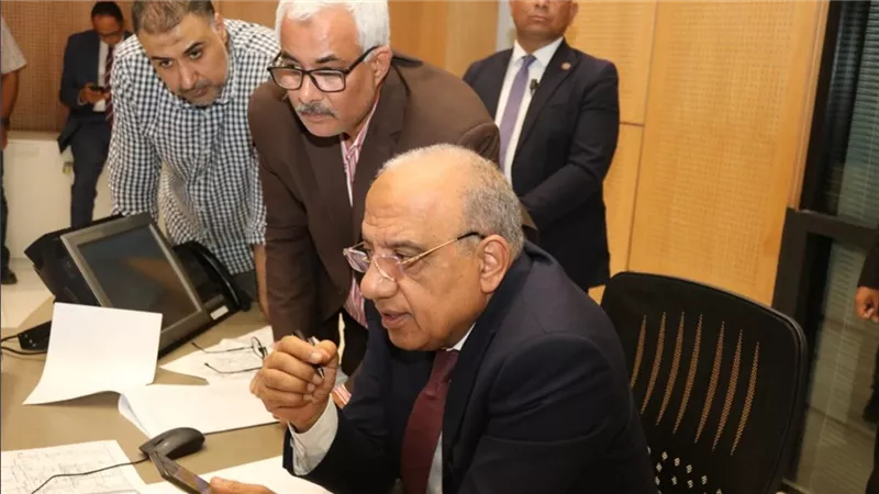 وزير العمل ومحافظ مطروح يسلمان عقود عمل لذوي الهمم ضمن خطة التمكين والتشغيل