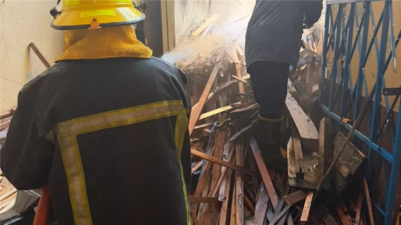 حريق يلتهم مصنع منظفات بالمنطقة الصناعية بمدينة بدر|صور 