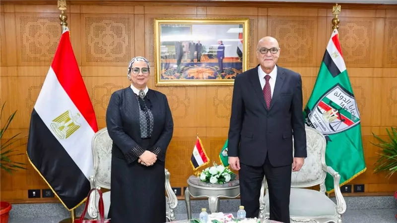 رئيسة القومي للمرأة تزور رئيس هيئة قضايا الدولة لتهنئته بتولي منصبه الجديد