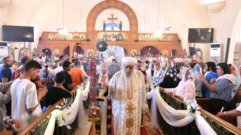 البابا تواضروس يصلي القداس الإلهي في العلمين.. بالتزامن مع رفاع صوم العذراء