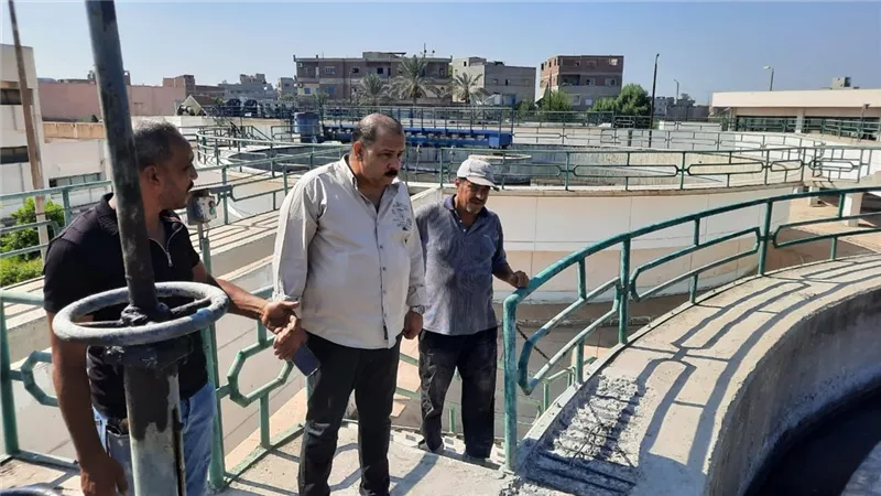 رئيس مياه دمياط يتابع انتظام التشغيل بمحطة معالجة أولاد خلف