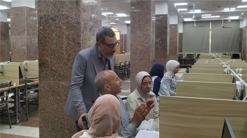 إقبال متزايد على مكتب التنسيق الإلكتروني بجامعة المنوفية