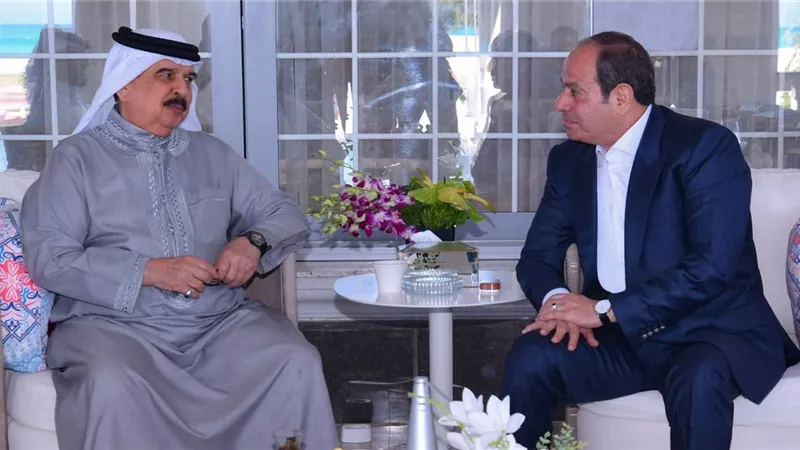 السيسي وملك البحرين يبحثان تعزيز التعاون والتنسيق بشأن القضايا الإقليمية
