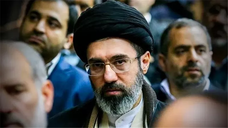 رجل الظل في سدة الحكم.. أين يختفي مجتبى خامنئي ومن يدير بوصلة إيران؟