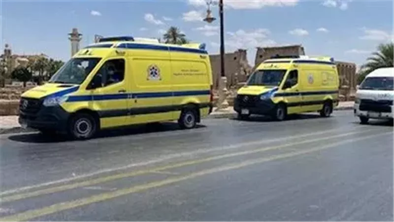 إصابة 4 أشخاص بينهم حالتان حرجة في تصادم موتوسيكلين جنوب الأقصر