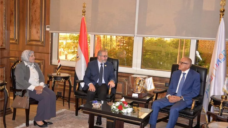 هيئة التأمين الصحي تواصل تعزز التكامل والارتقاء بالخدمات بالأقصر