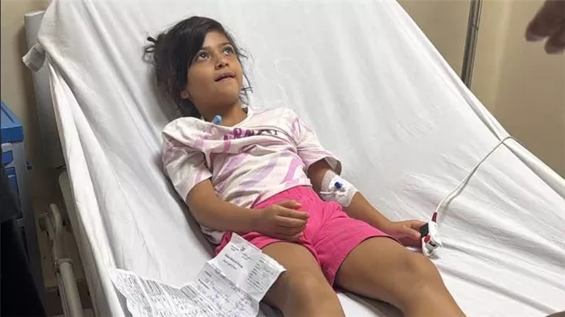 كارثة دوائية تهز أسرة مصرية.. طفلة تدخل في تشنجات بعد تناول دواء خاطئ.. وأمها: «شفت الموت بعيني»
