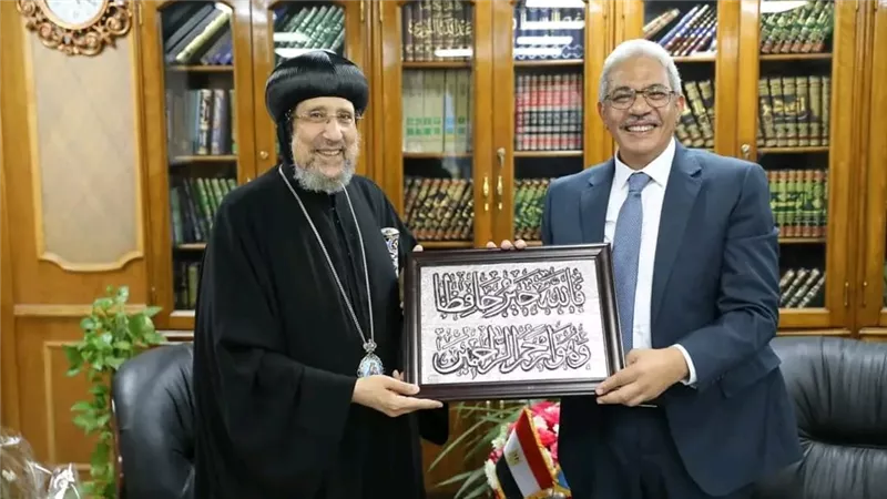  الأنبا إرميا يزور الدكتور محمود صديق القائم بأعمال رئيس جامعة الأزهر للتهنئة