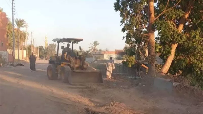 مركز ومدينة نصر النوبة يواصل متابعة مشروعات الصرف الصحى وتمهيد الطرق والخدمات 