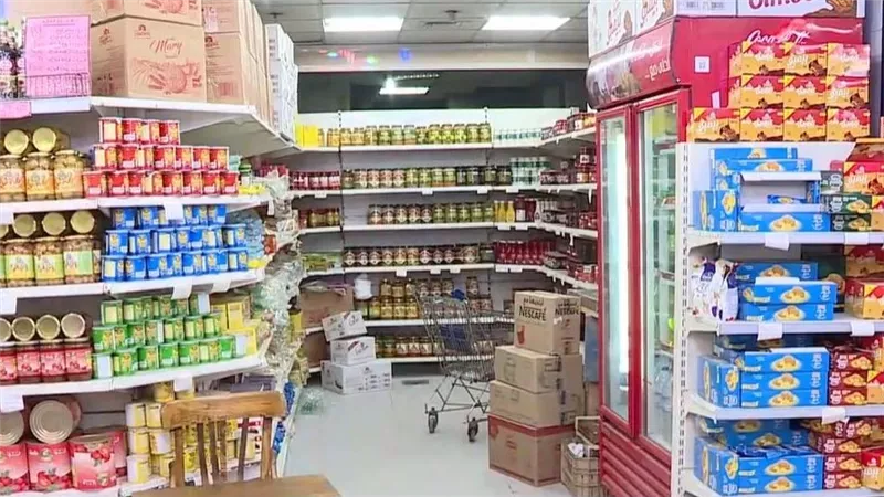 اقتصادي يحذر من احتكار السلع: تعطيل السوق يضر بالاقتصاد والمواطن