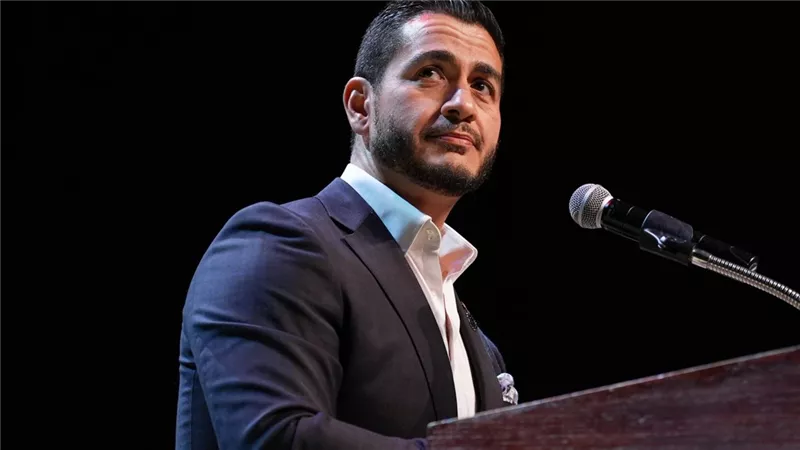 بعد جدل «التاكسي».. رد صادم من المركز الثقافي المصري الأمريكي عن «عبدول»|خاص