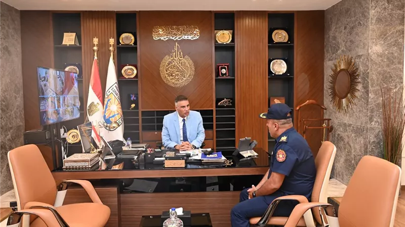 ترقية وتجديد ثقة.. محافظ جنوب سيناء يهنئ مدير إدارة الحماية المدنية