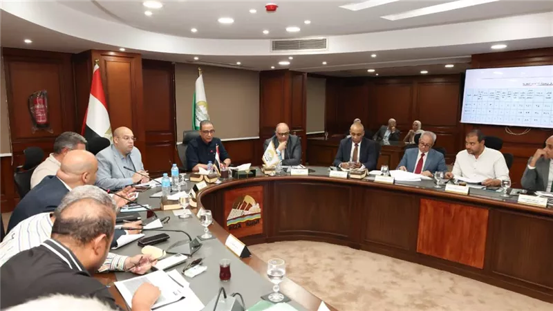 محافظ الجيزة يشدد على الإسراع في إجراءات تقنين أراضي أملاك الدولة