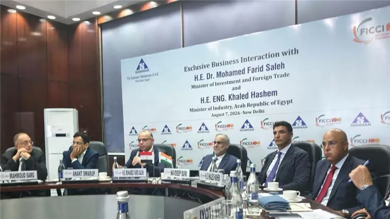 وزير الصناعة يبحث جذب استثمارات هندية جديدة وتعميق التصنيع المحلي بمصر