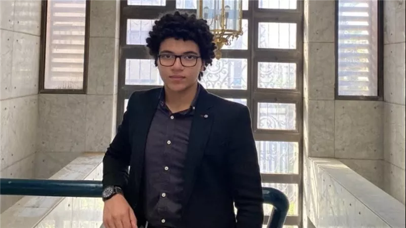 شاب يفتح النار على أزمة «سيزلر»: «مدير المطعم راح كبش فداء لشعارات المجتمع»