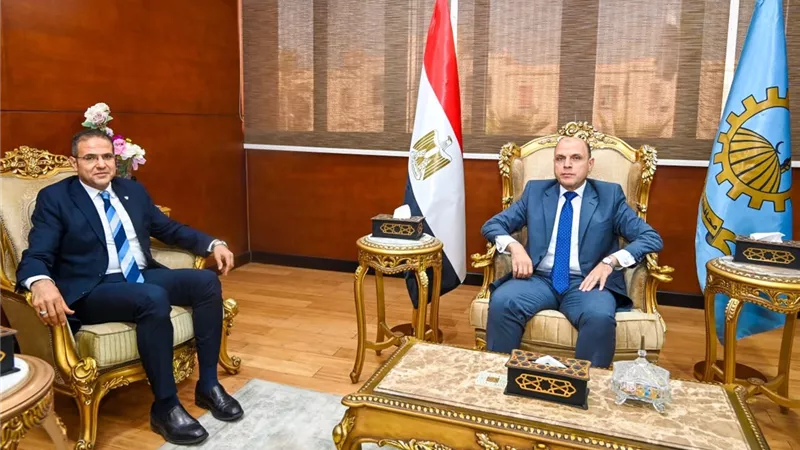 محافظ الغربية يستقبل نقيب محامي غرب طنطا لبحث سبل التعاون المشترك لخدمة المواطنين