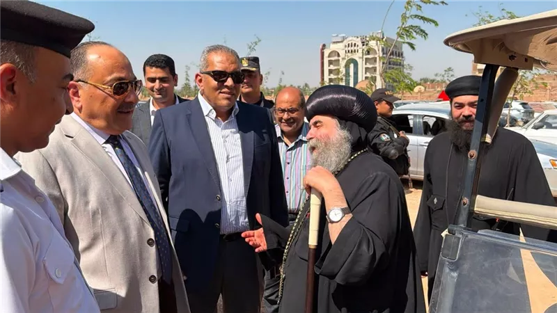 قيادات الداخلية تتفقد تأمين دير درنكة بأسيوط وسط إشادات من بجهود الشرطة | تفاصيل