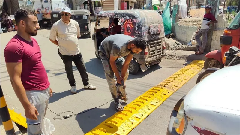لمنع السير عكس الاتجاه.. محافظ كفر الشيخ يوجه بتركيب مطبات بشوارع الحامول