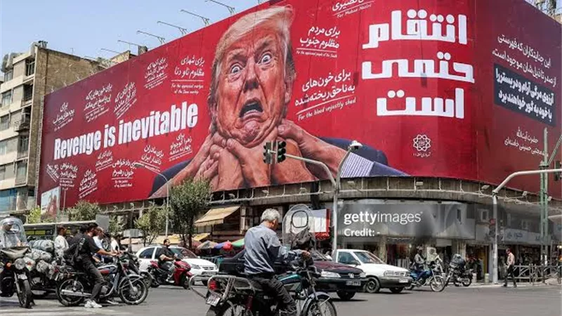 جداريات إيران.. حرب دعائية في الشوارع ورسائل تتجاوز الحدود