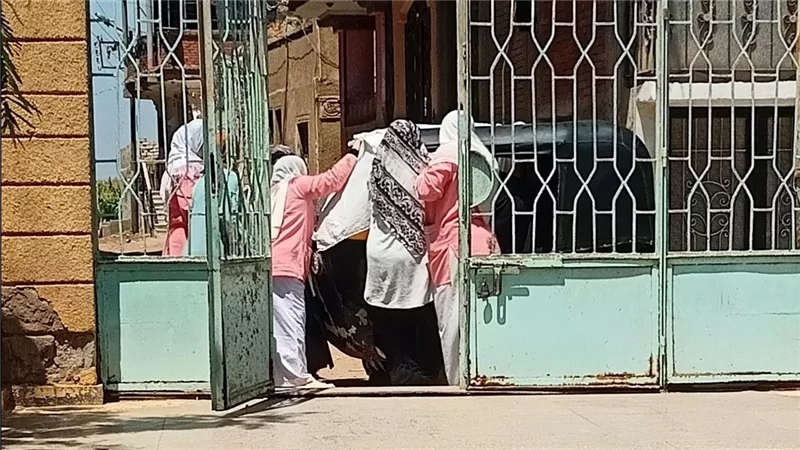 ولادة مفاجئة أمام وحدة طب الأسرة بتصفا.. الفريق الطبي ينقذ الأم والمولودة