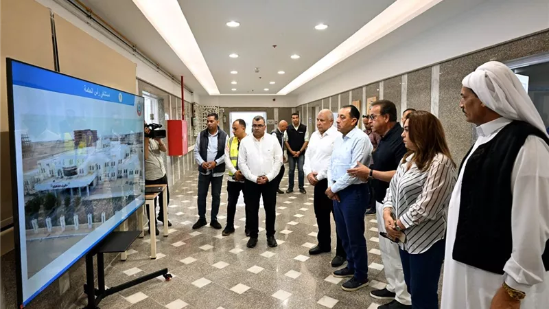 بطاقة استيعابية 5059 سريرًا.. رئيس الوزراء يتفقد أعمال تطوير مستشفى رأس الحكمة