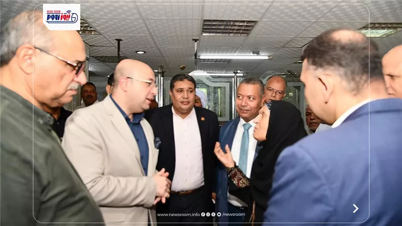 محافظ الفيوم يتفقد سير العمل بالمركز التكنولوجي بسنورس