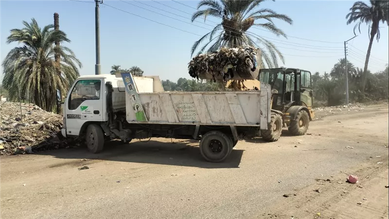 محافظ أسيوط: استجابة فورية لشكاوى المواطنين ورفع القمامة وتمهيد طريق جسر الرياح بديروط