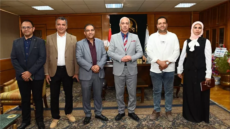 رئيس جامعة أسيوط يستقبل وفد مديرية الصحة لبحث تعزيز التعاون وتطوير الخدمات الطبية