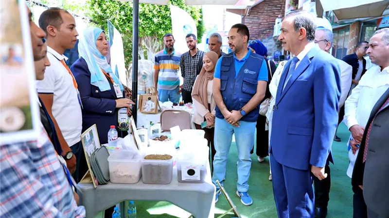 محافظ سوهاج يفتتح معرض إدارة وتحويل المخلفات الزراعية 
