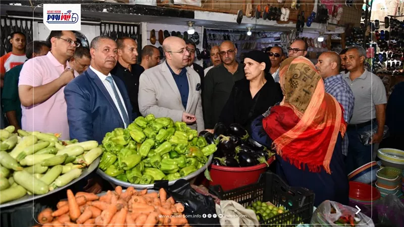  محافظ الفيوم يتفقد عدداً من السويقات والمحال التجارية وفروع الجملة والمخابز 