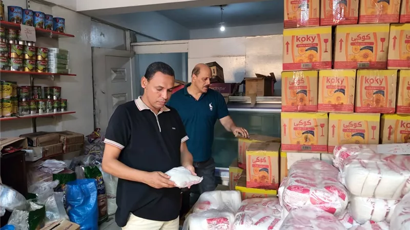 ضبط كميات من السلع التموينية المدعمة قبل بيعها بالسوق السوداء شرق الإسكندرية