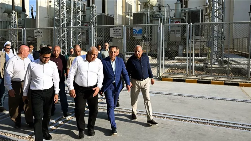 رئيس الوزراء يتفقد محطة محولات كهرباء شرق مطروح       