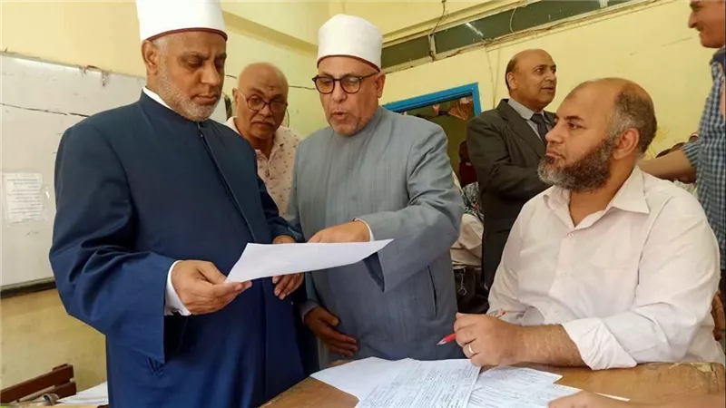 رئيس قطاع المعاهد الأزهرية يتابع أعمال تصحيح الابتدائية والإعدادية بالقاهرة