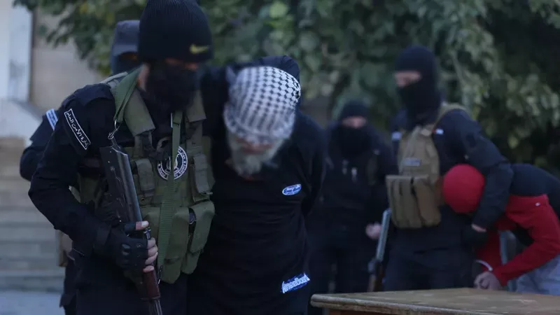 الداخلية السورية تلقي القبض على خلية إرهابية تابعة لتنظيم داعش