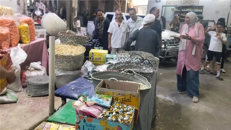 محافظ أسيوط: حملات يومية بشارع رياض بحي شرق للقضاء على الإشغالات والتعديات 