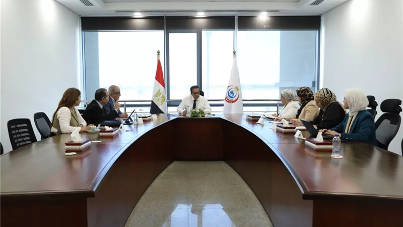 وزير الصحة يبحث التوسع في جراحات استبدال المفاصل باستخدام تقنية الروبوت
