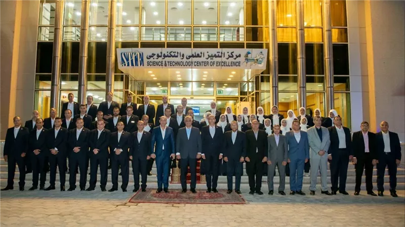 وزير الإنتاج الحربي يتابع سير العملية البحثية بمركز التميز العلمي والتكنولوجي