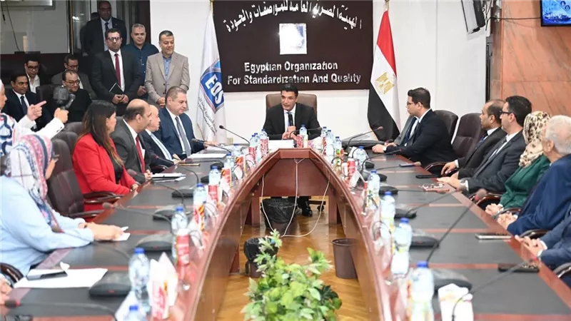 وزير الصناعة يكرم 10 شركات لشهادات الجودة وكفاءة الطاقة الأداء البيئي