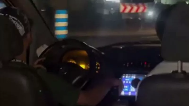 الإسعاف تنفي صلتها بفيديو متداول لسيارة يقودها شباب بطريقة متهورة