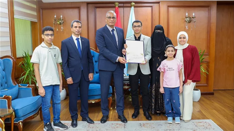  محافظ كفر الشيخ يكرم أوائل الثانوية العامة للعام الدراسي 2026/2025