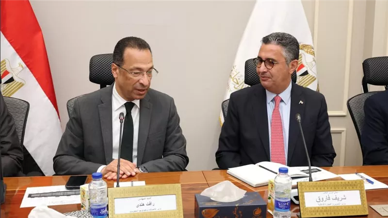 وزيرا التموين والاتصالات يبحثان تطوير منظومة كارت الخدمات الحكومية الموحد