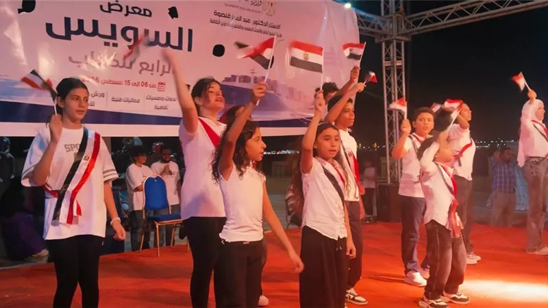 بالتابلوهات الراقصة.. فرقة أطفال السويس للفنون الشعبية تتألق في أولى عروضها