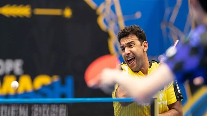 عمر عصر يقصي بطل الصين ويتأهل إلى دور الـ32 في بطولة السويد